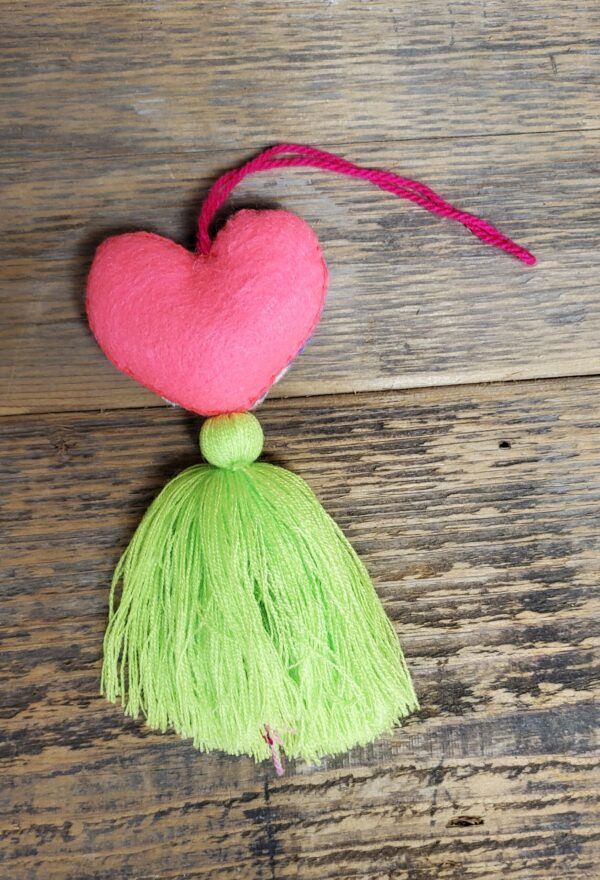 Hanging heart, hand embroidered - Image 3