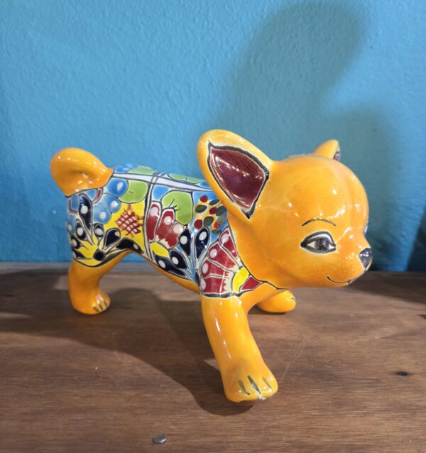 Peeing chihuahua dog figurine, talavera - Image 2