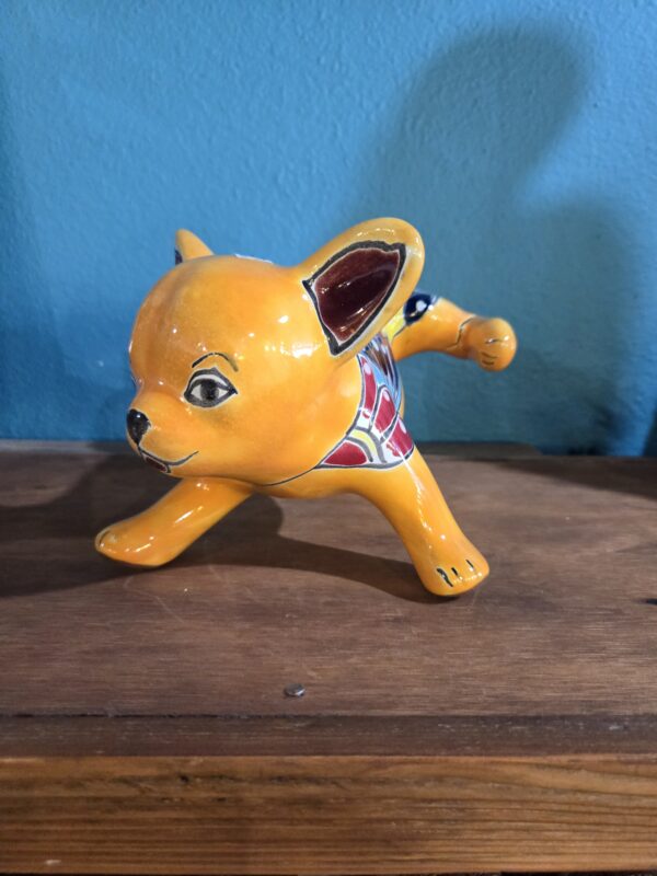 Peeing chihuahua dog figurine, talavera - Image 3
