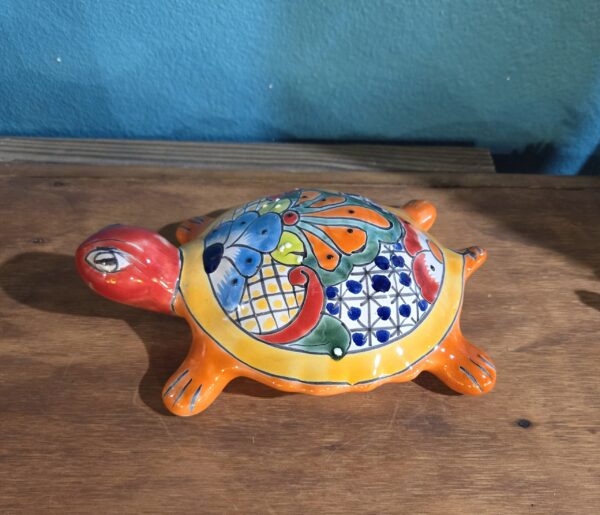Turtle figurine, talavera - Image 3