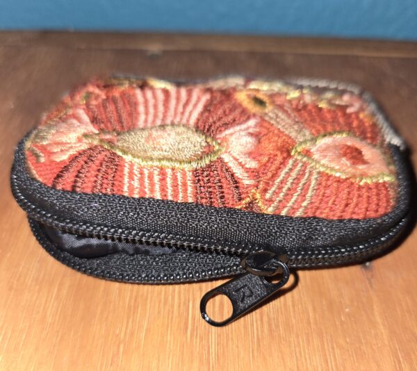 Embroidered coin purse - Image 2