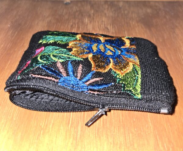 Embroidered coin purse - Image 2