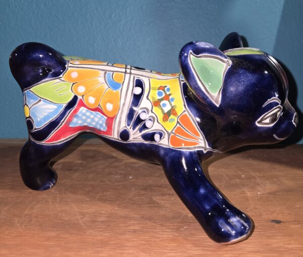 Peeing chihuahua dog figurine, talavera - Image 3