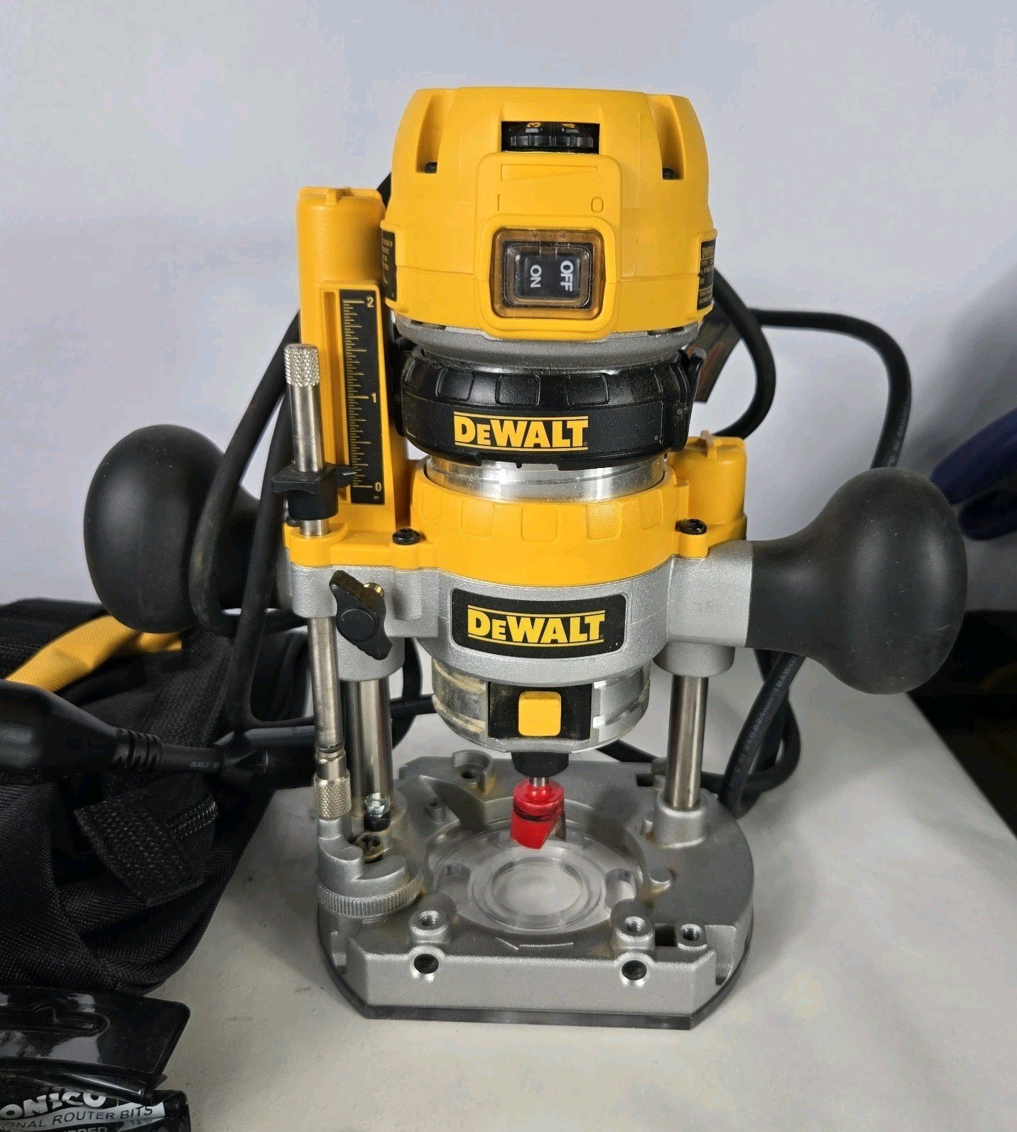 DeWALT DWP611PK 1.25 horsepower HP Compact Router Kit US. Used Once.